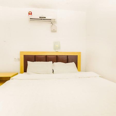 Hotel By The River Malacca Bagian luar foto