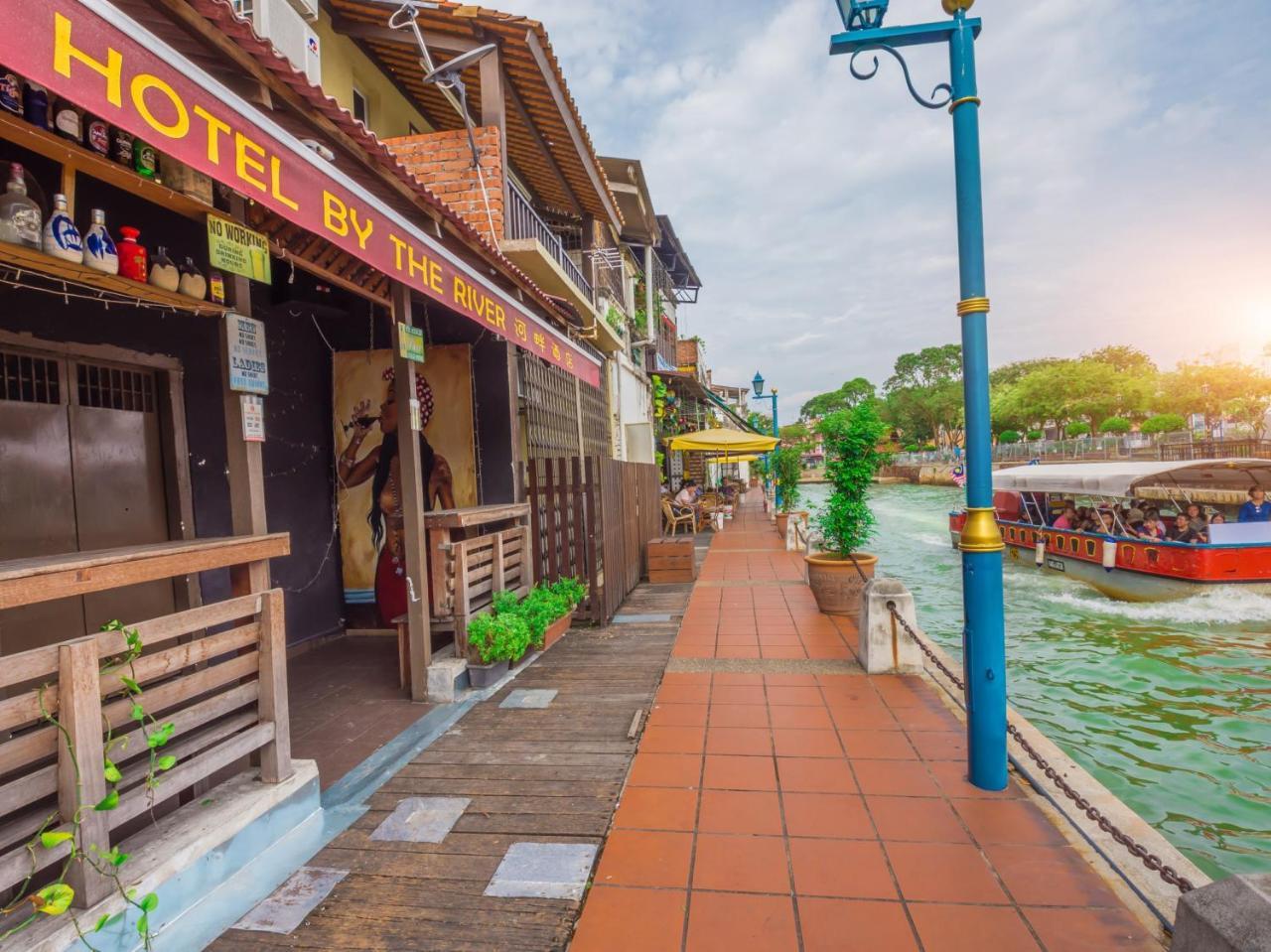 Hotel By The River Malacca Bagian luar foto