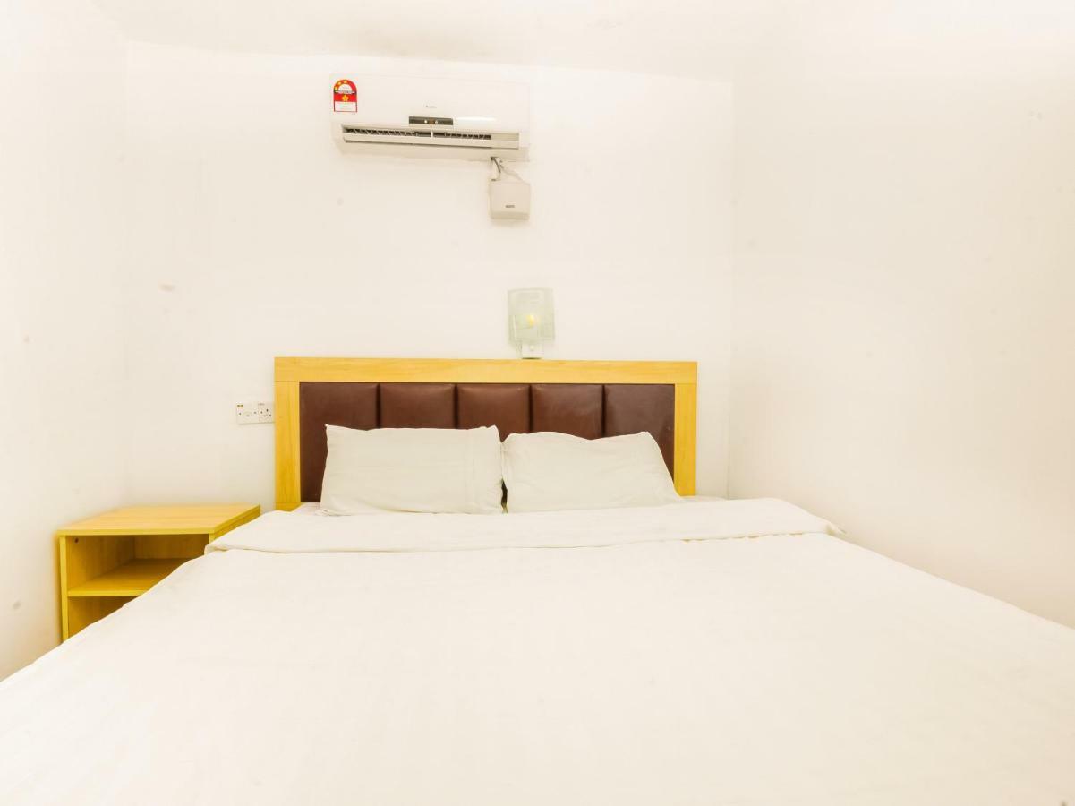 Hotel By The River Malacca Bagian luar foto