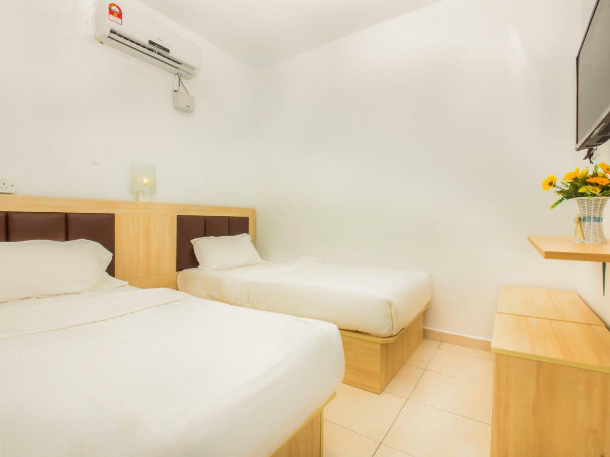 Hotel By The River Malacca Bagian luar foto