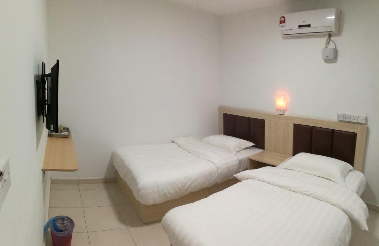 Hotel By The River Malacca Bagian luar foto